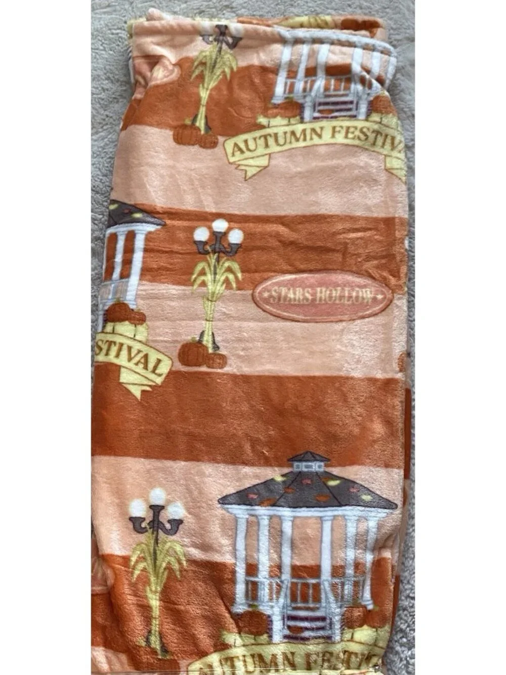 Gilmore Girls Stars Hollow Autumn Festival Gazebo 50